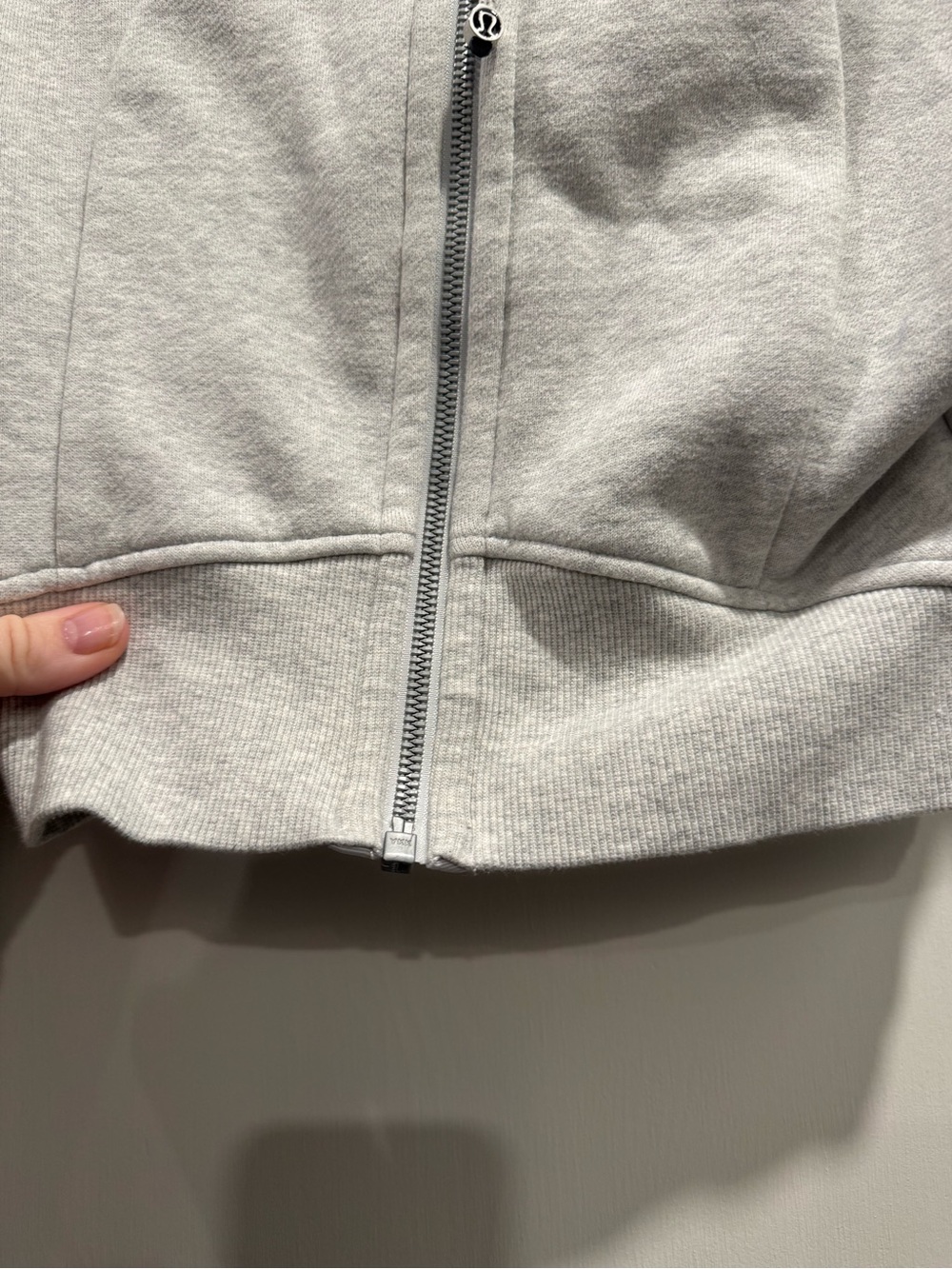 Lululemon Scuba Full Zip Cropped Hoodie Sz 2 Grey Athletic Activewear Gym Yoga - Picture 11 of 14